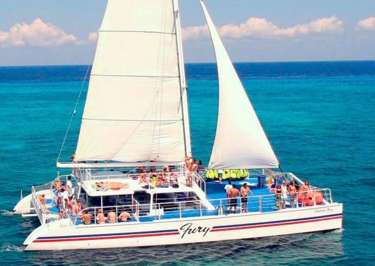 Catamarán Fury Cozumel: Navega y Descubre el Paraíso del Caribe Mexicano